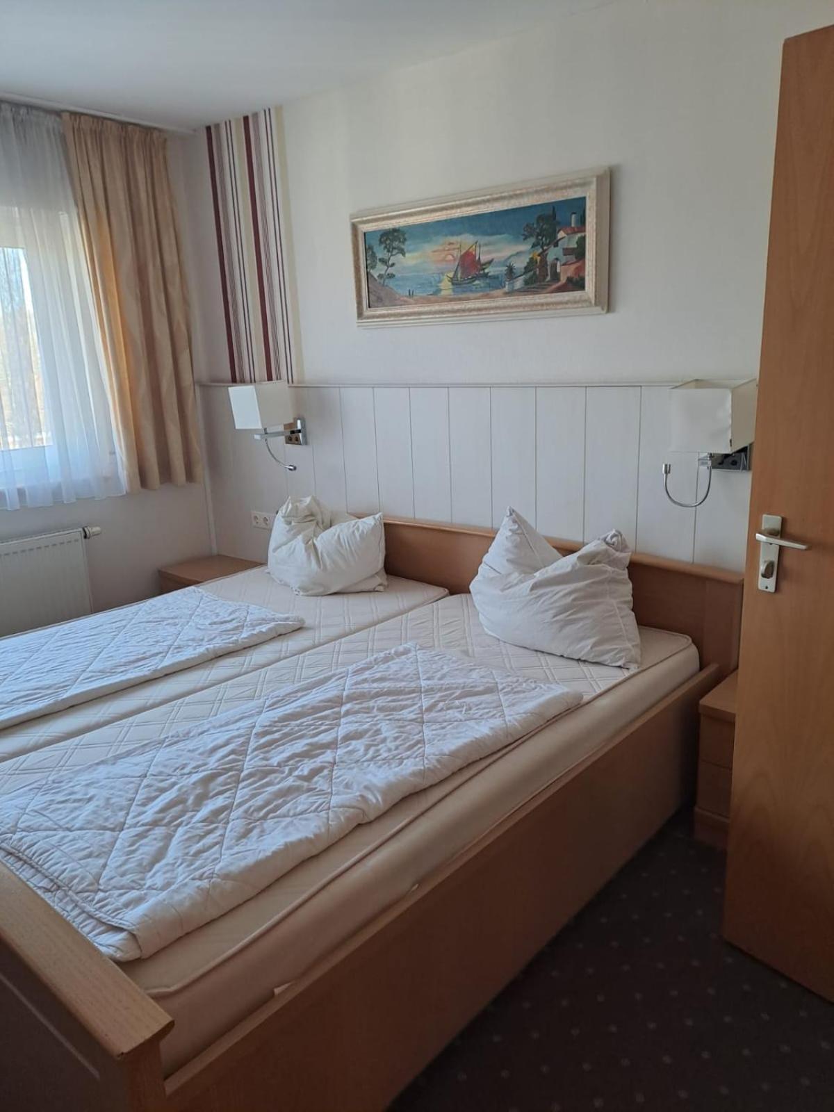 Hotel Gasthof Hirschkeller Göppingen Esterno foto