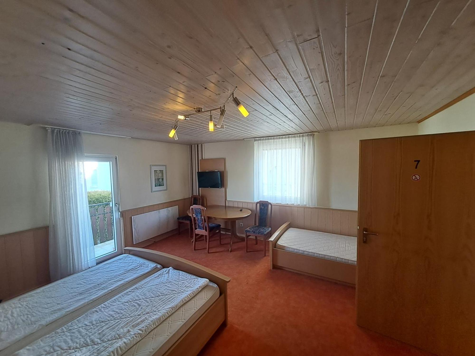 Hotel Gasthof Hirschkeller Göppingen Esterno foto